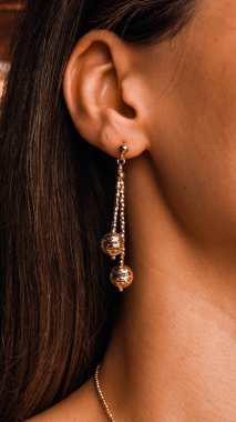 Parlak Mücevher Setleri: Altın, Elmas ve Gemstone