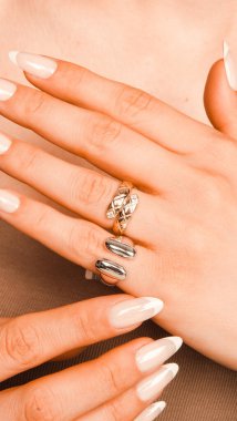 Parlak Mücevher Setleri: Altın, Elmas ve Gemstone