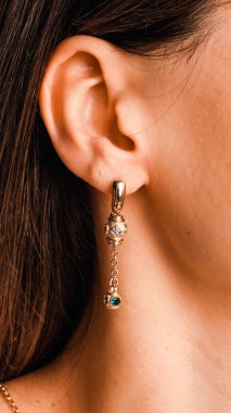 Parlak Mücevher Setleri: Altın, Elmas ve Gemstone