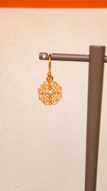 luxury gold and diamond jewelery