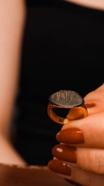 Şık mücevherler, elmaslar ve değerli taşlar..