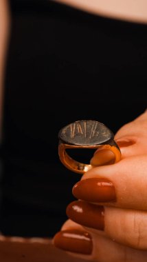 Şık mücevherler, elmaslar ve değerli taşlar..