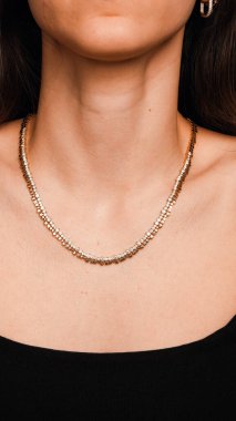 Şık mücevherler, elmaslar ve değerli taşlar..