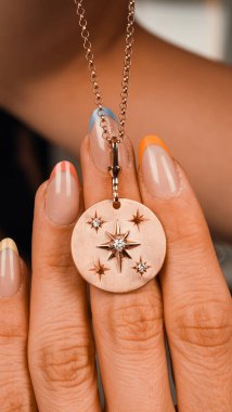 Altından ve elmaslardan oluşan Ebedi Mücevher Tasarımı