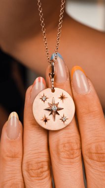 Altından ve elmaslardan oluşan Ebedi Mücevher Tasarımı