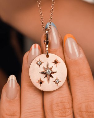 Zarif Altın ve Elmas Kolyeler