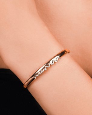 Zarif Altın ve Elmas Kolyeler