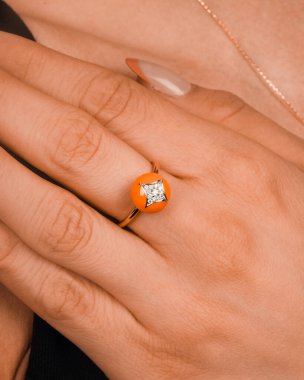 Zarif Altın ve Elmas Kolyeler