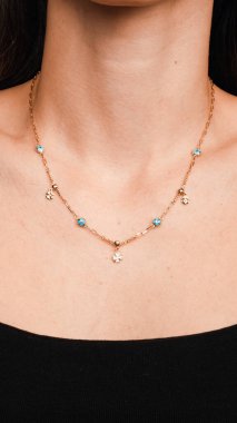 Gemstone 'lu zarif Altın ve Elmas Yüzükler