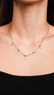 Gemstone 'lu zarif Altın ve Elmas Yüzükler