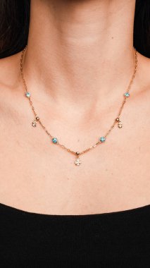 Gemstone 'lu zarif Altın ve Elmas Yüzükler