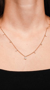 Gemstone 'lu zarif Altın ve Elmas Yüzükler