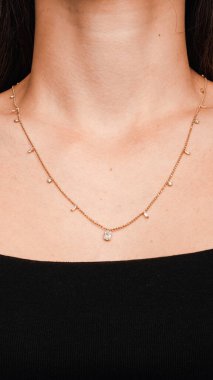 Gemstone 'lu zarif Altın ve Elmas Yüzükler