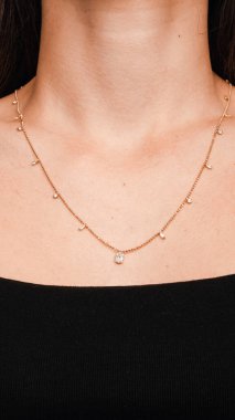 Gemstone 'lu zarif Altın ve Elmas Yüzükler