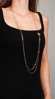 Gemstone 'lu zarif Altın ve Elmas Yüzükler