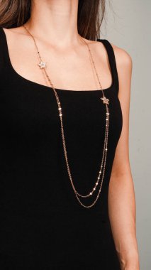 Gemstone 'lu zarif Altın ve Elmas Yüzükler