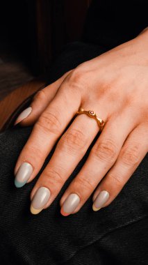 Gemstone 'lu zarif Altın ve Elmas Yüzükler