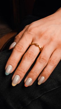 Gemstone 'lu zarif Altın ve Elmas Yüzükler