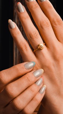 Gemstone 'lu zarif Altın ve Elmas Yüzükler