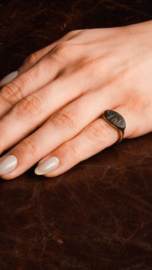 Gemstone 'lu zarif Altın ve Elmas Yüzükler