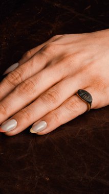 Gemstone 'lu zarif Altın ve Elmas Yüzükler