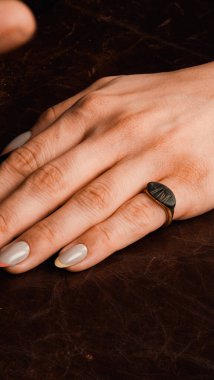 Gemstone 'lu zarif Altın ve Elmas Yüzükler