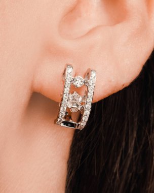 Parlak Elmaslı Görkemli Altın Mücevherler