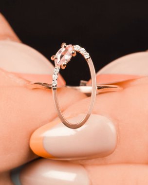 Renkli Taşlı Eşsiz Altın ve Elmas Mücevherler