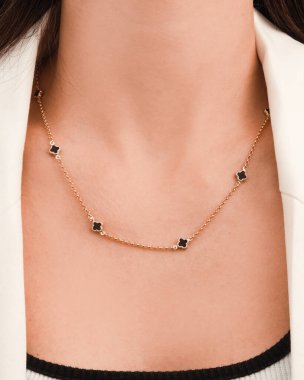 Güzel Mücevher Koleksiyonu: Elmaslar ve Altın Mücevherler