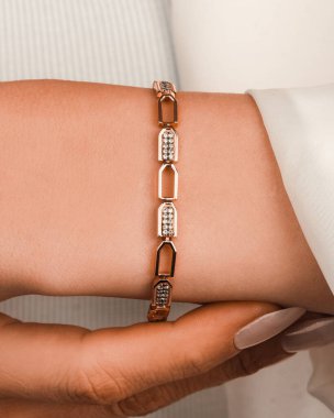 Güzel Mücevher Koleksiyonu: Elmaslar ve Altın Mücevherler