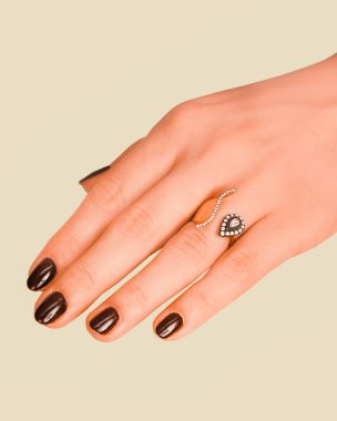 Zarif El yapımı Altın ve Elmas Mücevherler