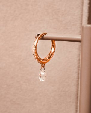 Zarif El yapımı Altın ve Elmas Mücevherler