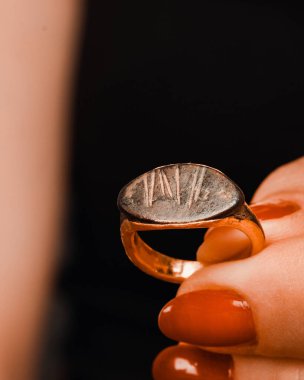 Zarif El yapımı Altın ve Elmas Mücevherler