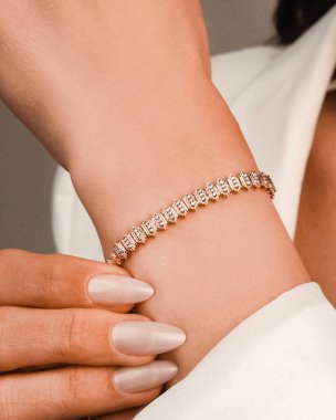 Zarif El yapımı Altın ve Elmas Mücevherler