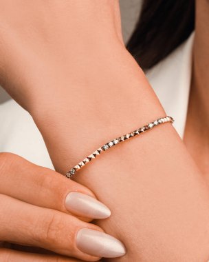 Zarif El yapımı Altın ve Elmas Mücevherler