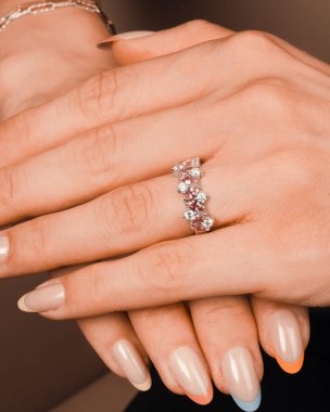 Şık ve Zarif Altın Elmas Mücevherler