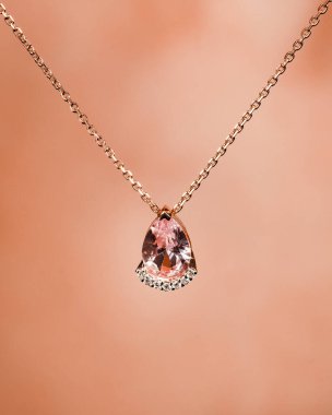 Şık ve Zarif Altın Elmas Mücevherler