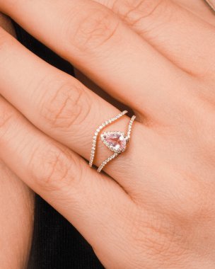 Şık ve Zarif Altın Elmas Mücevherler