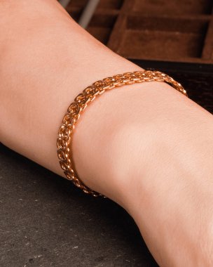 Kadınlar İçin Klasik Elmas ve Altın Mücevher