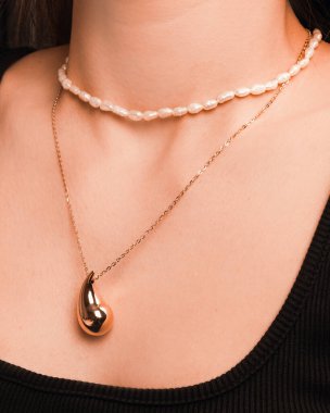 Kadınlar İçin Klasik Elmas ve Altın Mücevher