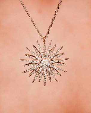 Büyüleyici Altın ve Elmas Gelinlik Takıları