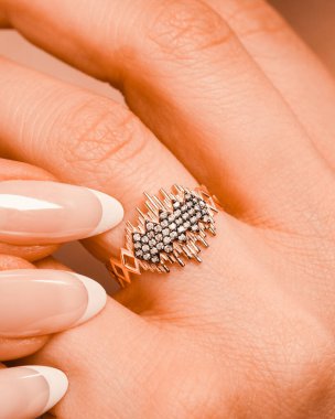 Elmas ve Altınla El Yapımı Lüks Mücevherler