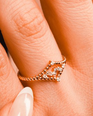 Elmas ve Altınla El Yapımı Lüks Mücevherler