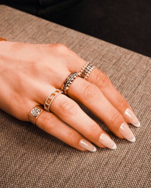 Elmas ve Altınla El Yapımı Lüks Mücevherler