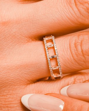 Elmas ve Altınla El Yapımı Lüks Mücevherler