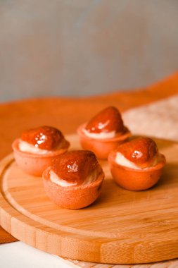 Ağzında eriyen bir ışık, kremalı ekkin.