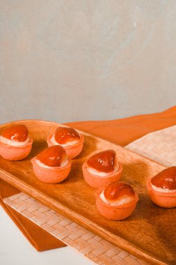 Ağzında eriyen bir ışık, kremalı ekkin.