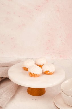 Ağzında eriyen bir ışık, kremalı ekkin.