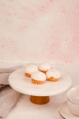 Ağzında eriyen bir ışık, kremalı ekkin.