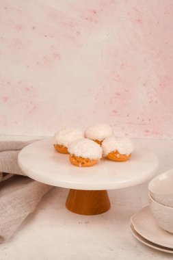 Ağzında eriyen bir ışık, kremalı ekkin.